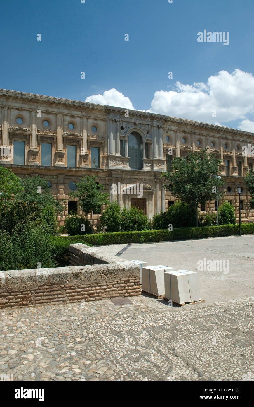 Facciata di un palazzo, il Palazzo di Carlo V, Alhambra di Granada, Andalusia, Spagna Foto Stock