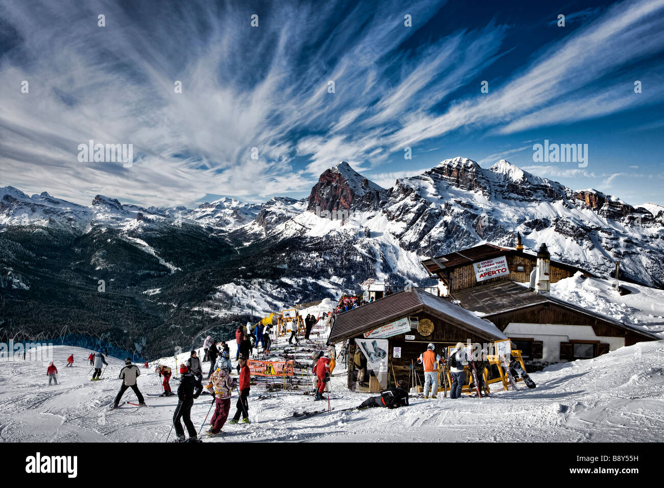 Sciare giù le Dolomiti a Cortina d'Ampezzo, Alpi Italiane Alpi Veneto Italia Dolomiti Foto Stock