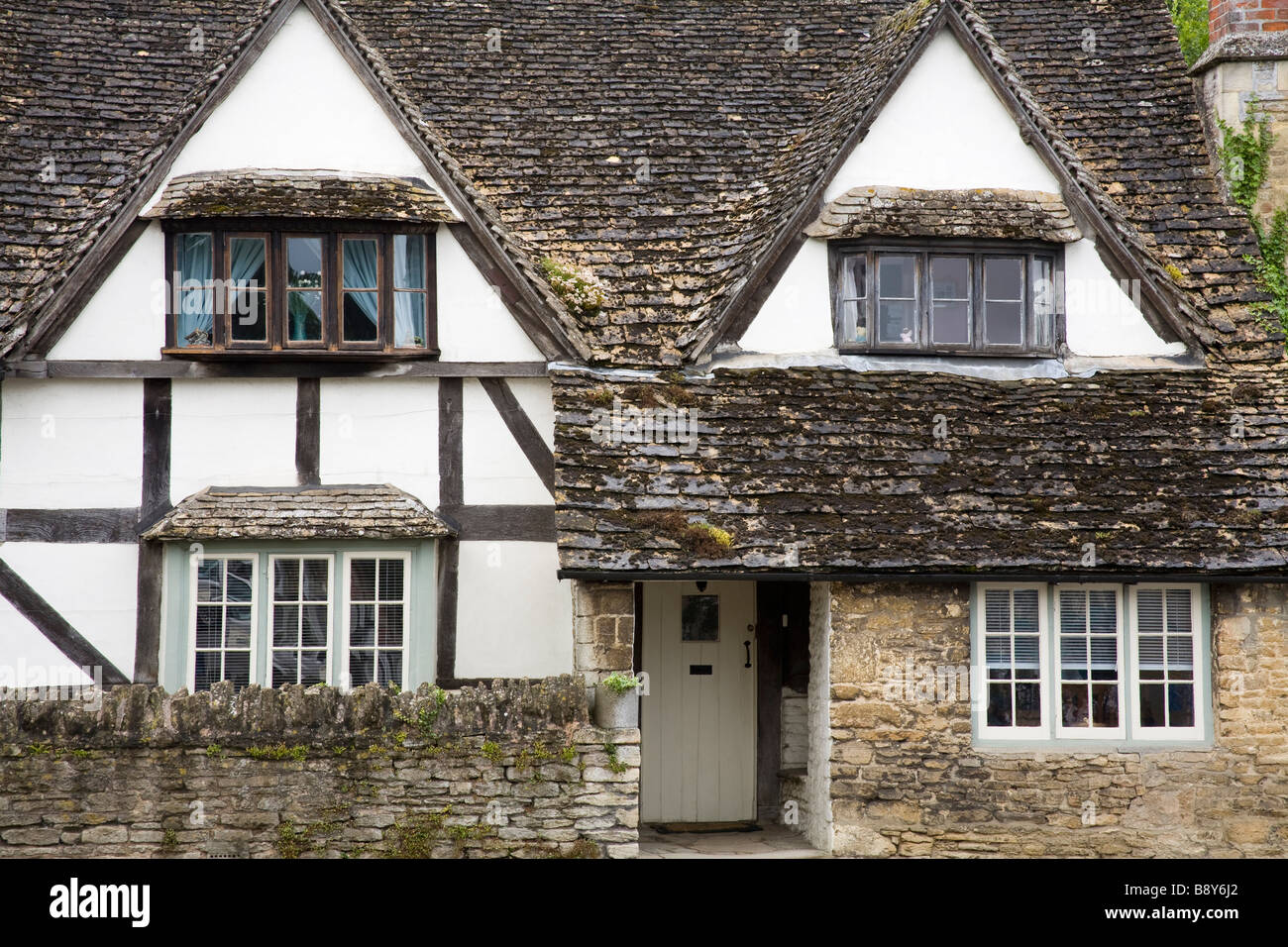 Facciata di stile Tudor House, Lacock, Wiltshire, Inghilterra Foto Stock