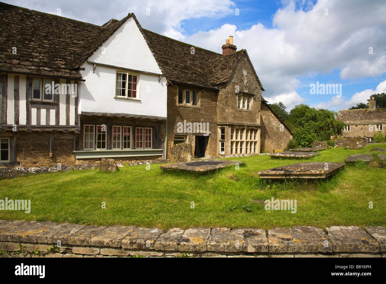 Facciata di stile Tudor House, Church Street, Lacock, Inghilterra Foto Stock