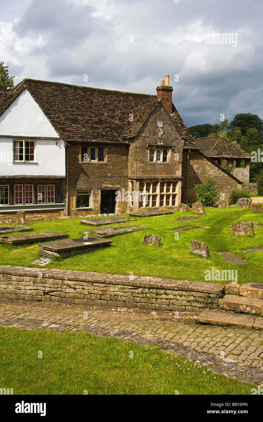Facciata di stile Tudor House, Church Street, Lacock, Inghilterra Foto Stock