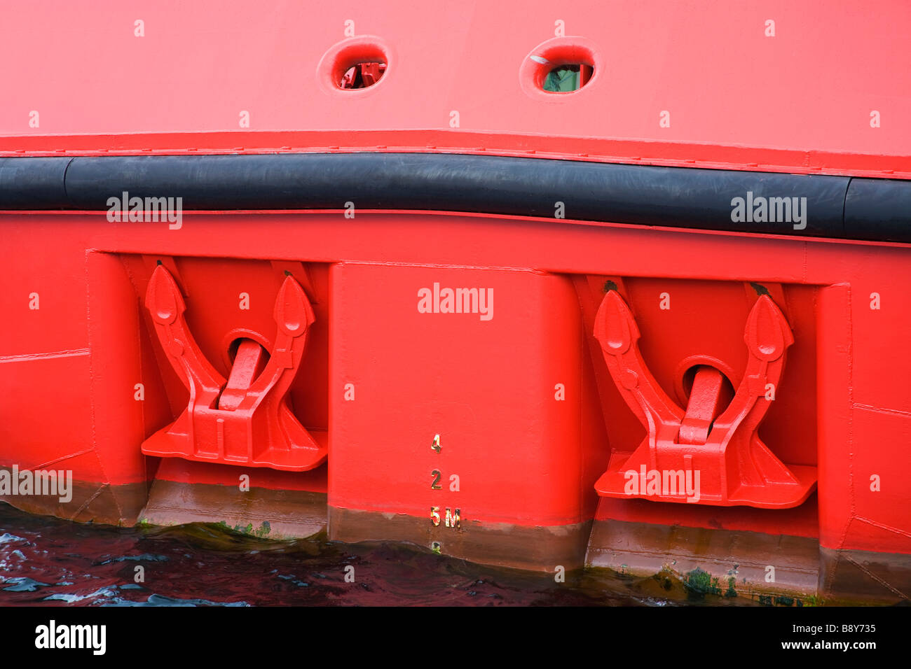 Le ancore di poppa su una piattaforma petrolifera nave di alimentazione, Stavanger, Rogaland County, Norvegia Foto Stock