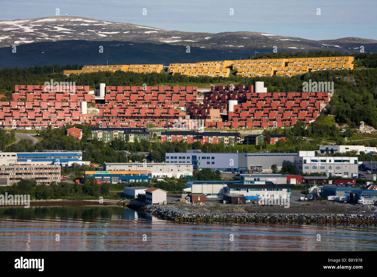 Edifici a waterfront Tromso, Toms County, Nord-Norge, Norvegia Foto Stock