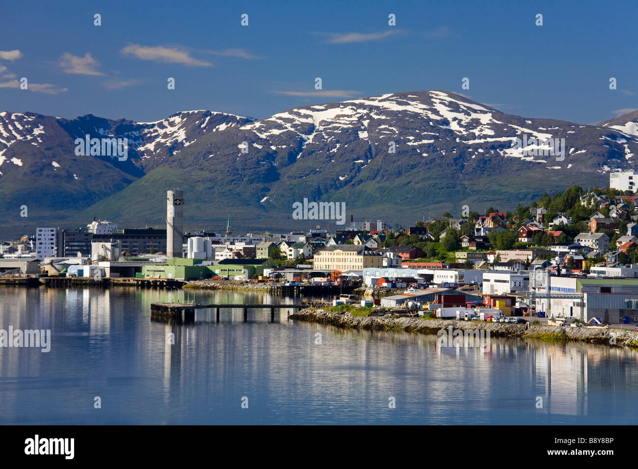 Edifici a waterfront Tromso, Toms County, Nord-Norge, Norvegia Foto Stock