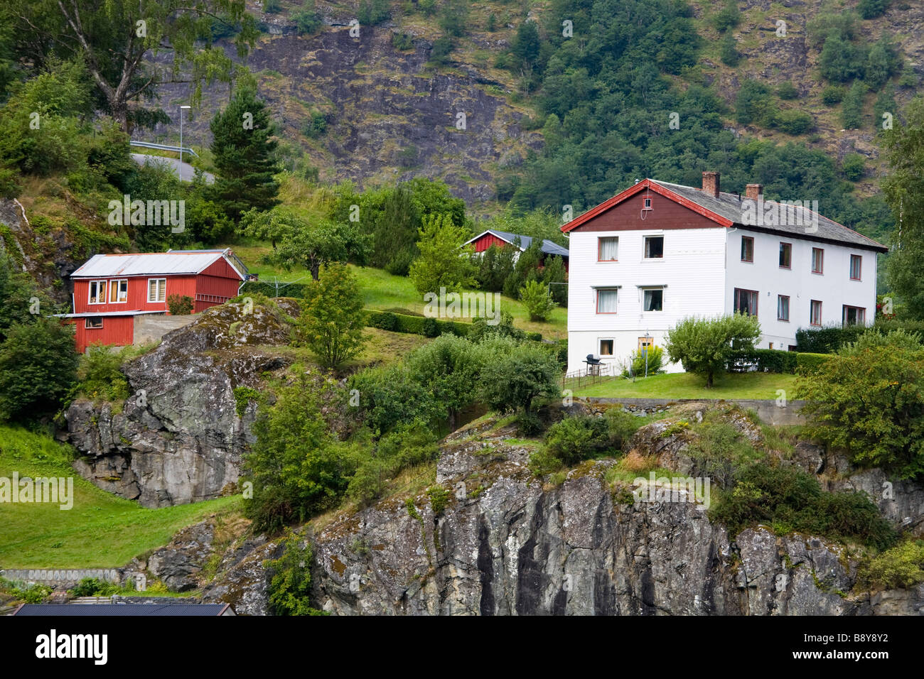 Le case di un villaggio, Flam, Aurlandsfjord, Sogn og Fjordane, Norvegia Foto Stock