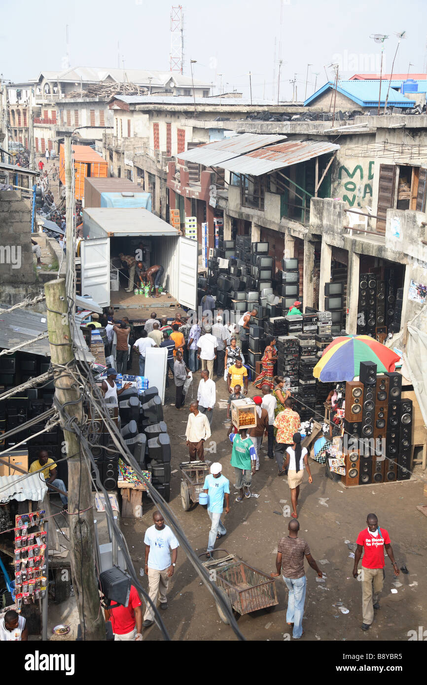 Rifiuti elettronici in Nigeria. Tonnellate di rifiuti elettronici dai paesi occidentali a finire in Africa occidentale, tra cui la Nigeria. Foto Stock