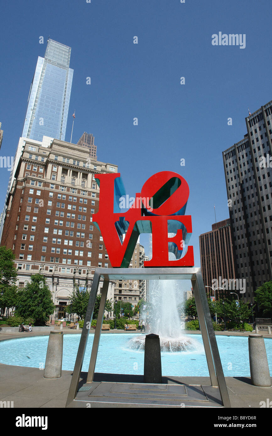 Amore scultura da Robert Indiana in amore Park alias JFK Plaza nel centro di Philadelphia, la città di amore fraterno spazio copia Foto Stock