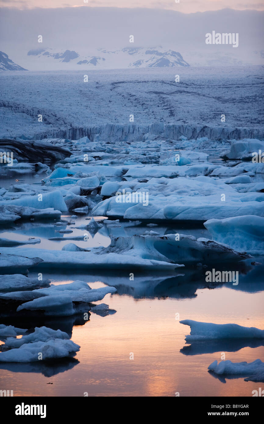 Iceberg di notte Jokulsrln Vatnajokull in Islanda. Foto Stock