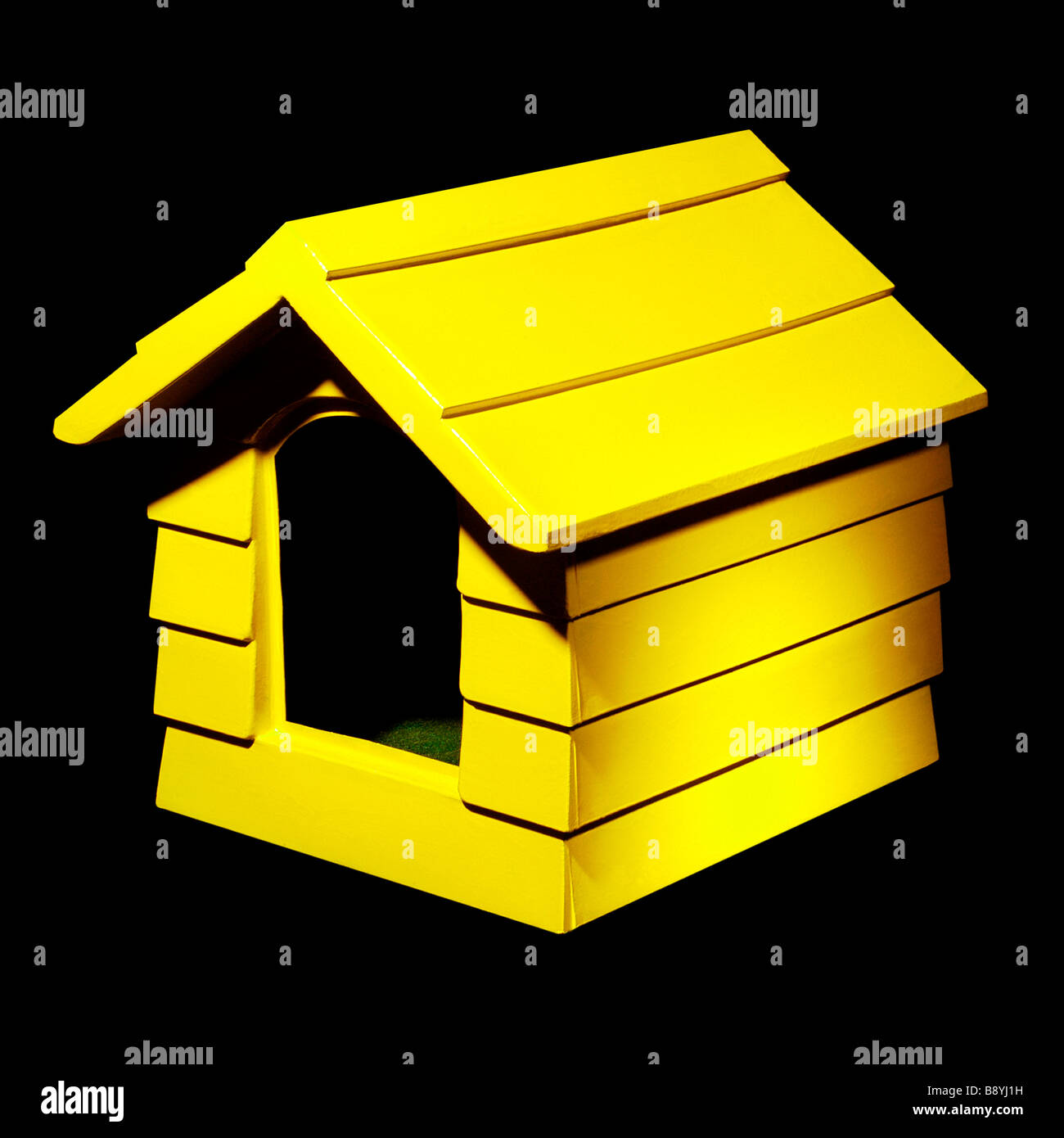 Un giallo doghouse cani house. Foto da Paddy McGuinness paddymcguinness Foto Stock