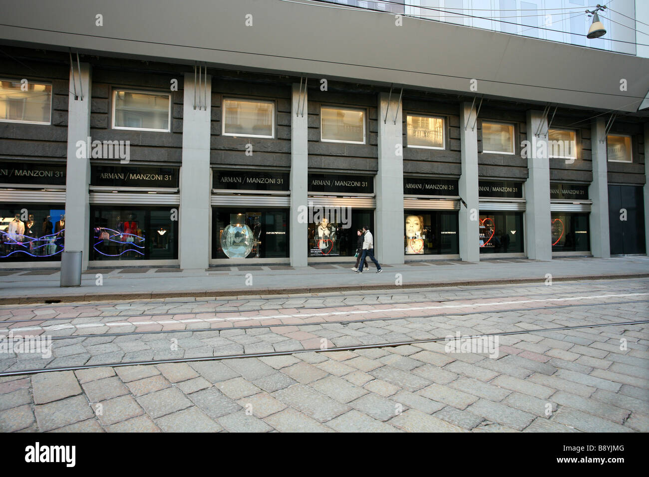 Armani store di via Manzoni, Milano, Lombardia, Italia Foto stock - Alamy
