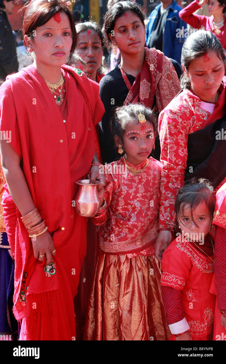 Il Nepal valle di Kathmandu Patan cerimonia di iniziazione per le ragazze piccole Foto Stock