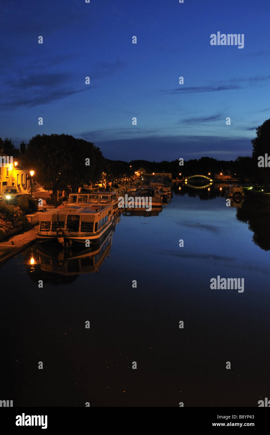 Briare canal di notte Loiret Francia Foto Stock