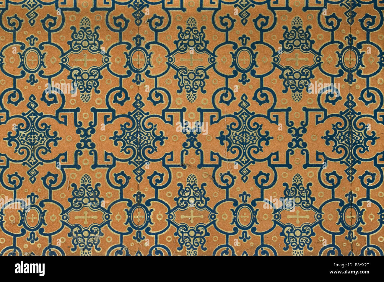 Siriano Willement carta da parati damascata in libreria nella nuova casa a Scotney Castle Kent Foto Stock
