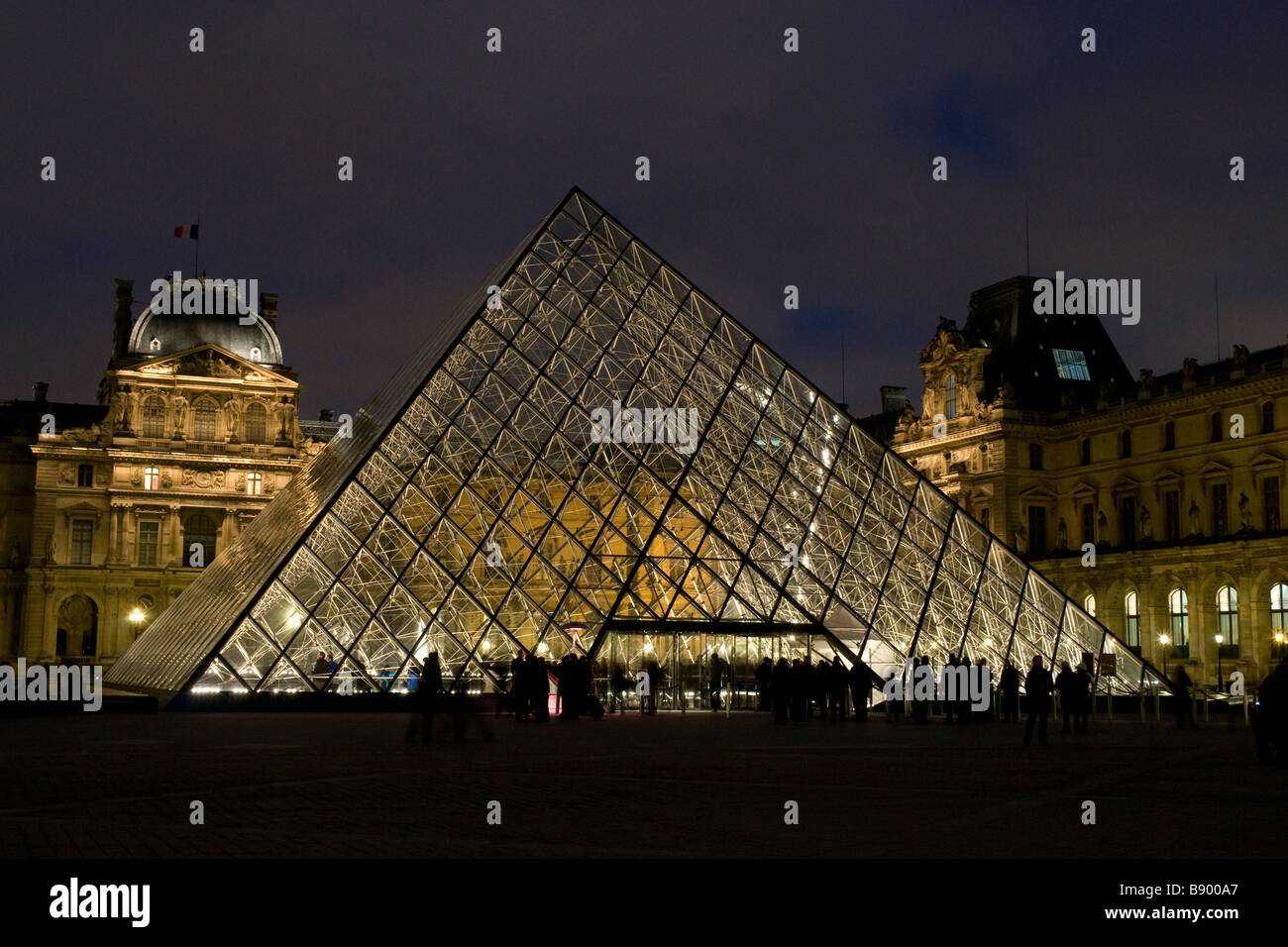 La Piramide del Louvre, l' entrata principale del Museo del Louvre Foto Stock