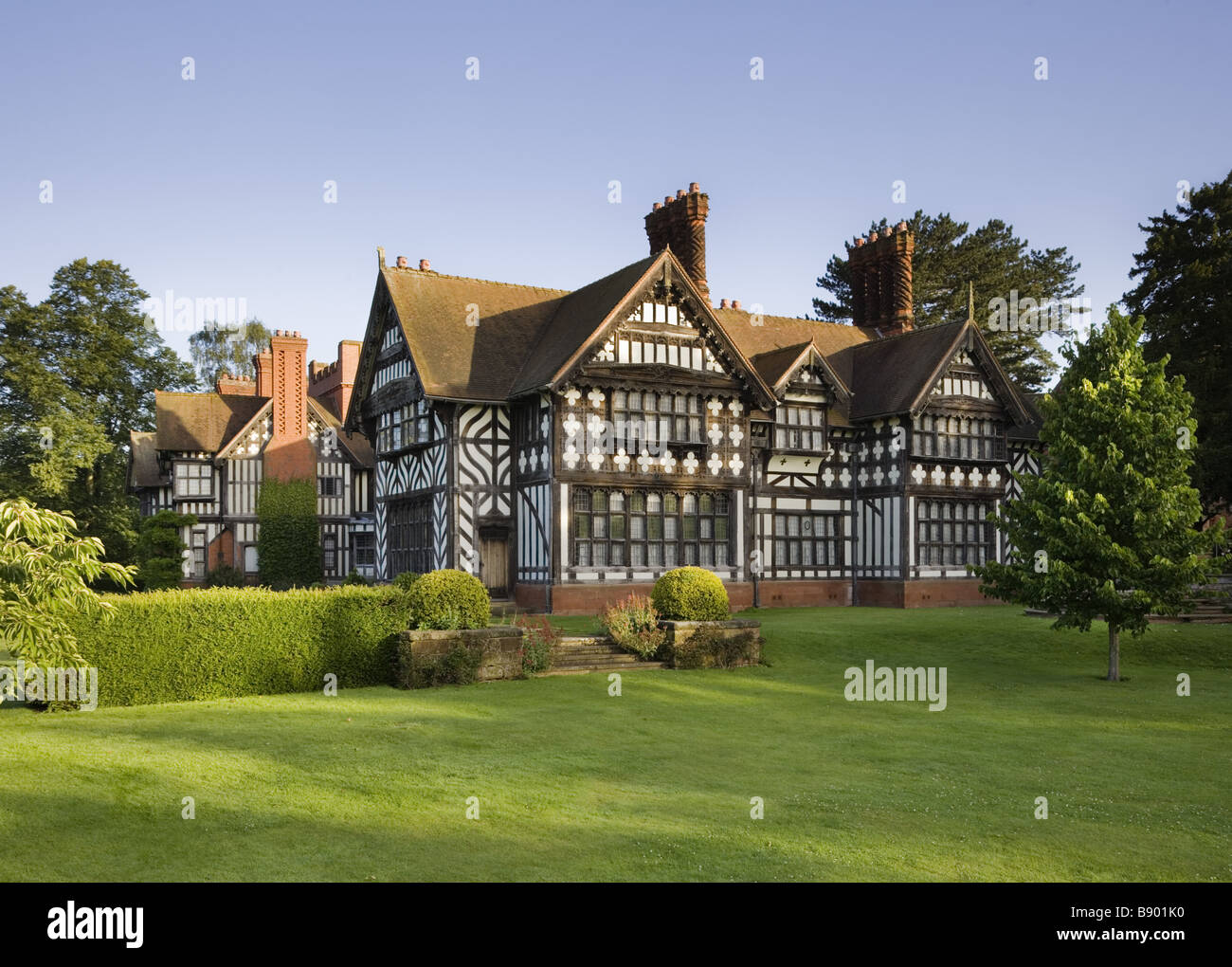 Wightwick Manor, Wolverhampton, West Midlands da sud-est. Foto Stock