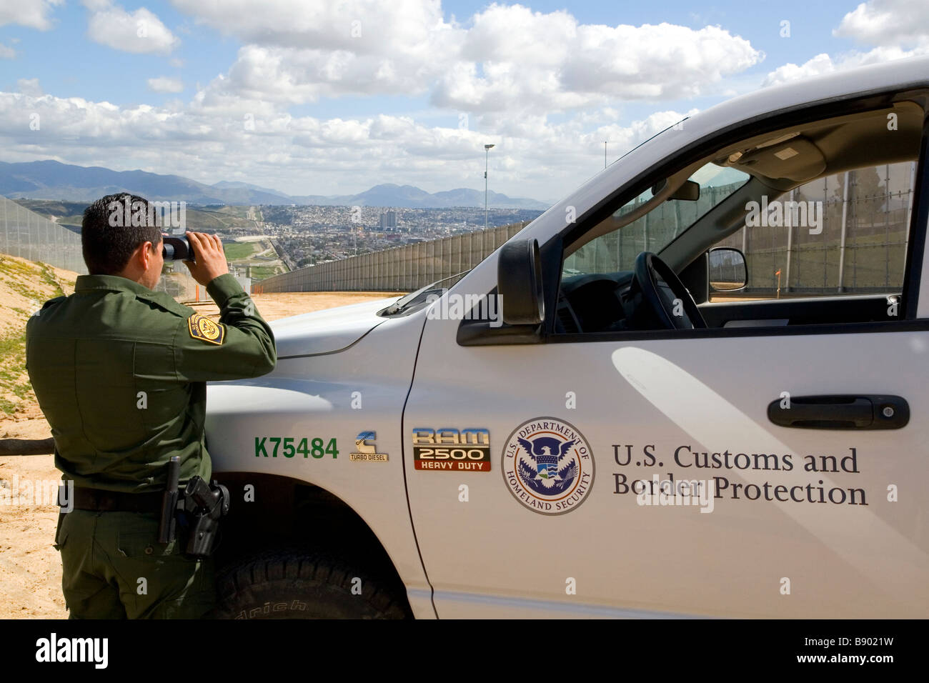 Stati Uniti Pattuglia di Confine agente PRESSO L U S Messico confine vicino a San Diego in California Foto Stock