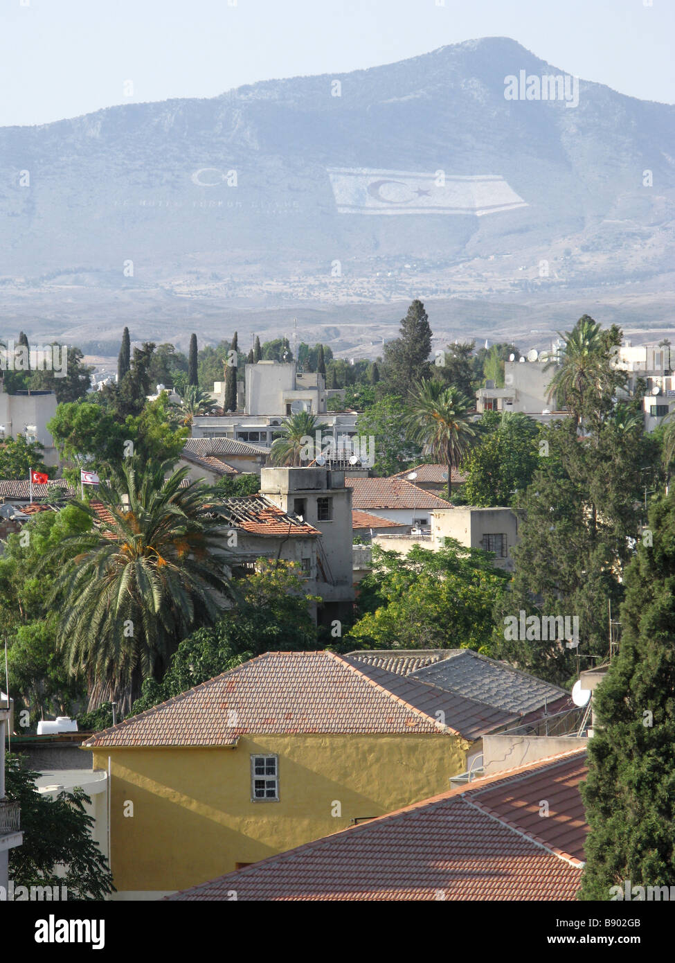 NICOSIA, Cipro. Una vista sulla parte meridionale della città divisa verso il bagno turco occupata a nord. 2008. Foto Stock