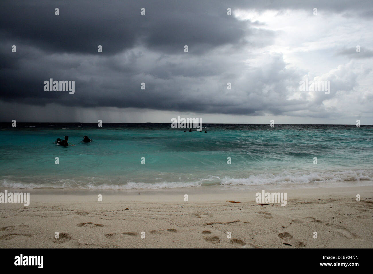 Le immersioni in avvicinamento tempesta. Foto di Kim Craig. Foto Stock