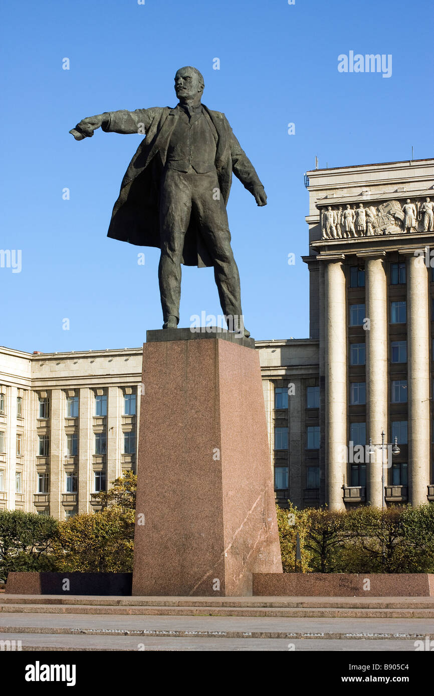 Monumento a Vladimir Lenin 1970 di Michail Anikushin a Moskovskaya square San Pietroburgo Russia Foto Stock