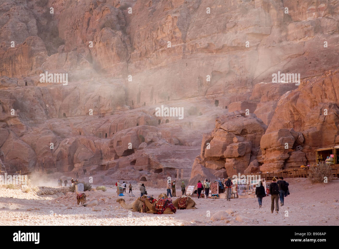 Sabbia soffia attraverso Petra, Giordania Foto Stock