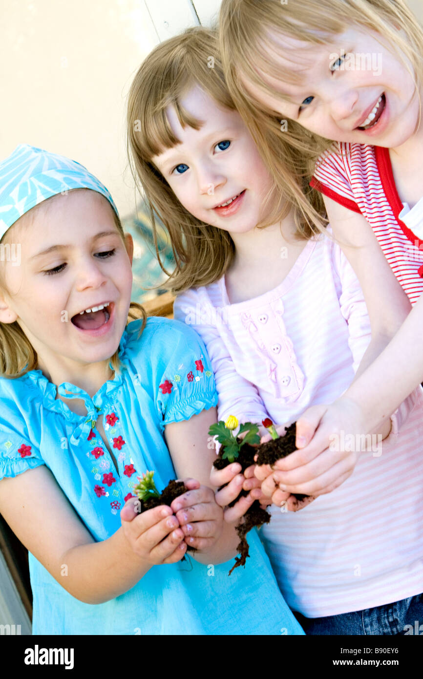 Tre ragazze al sole della Svezia. Foto Stock
