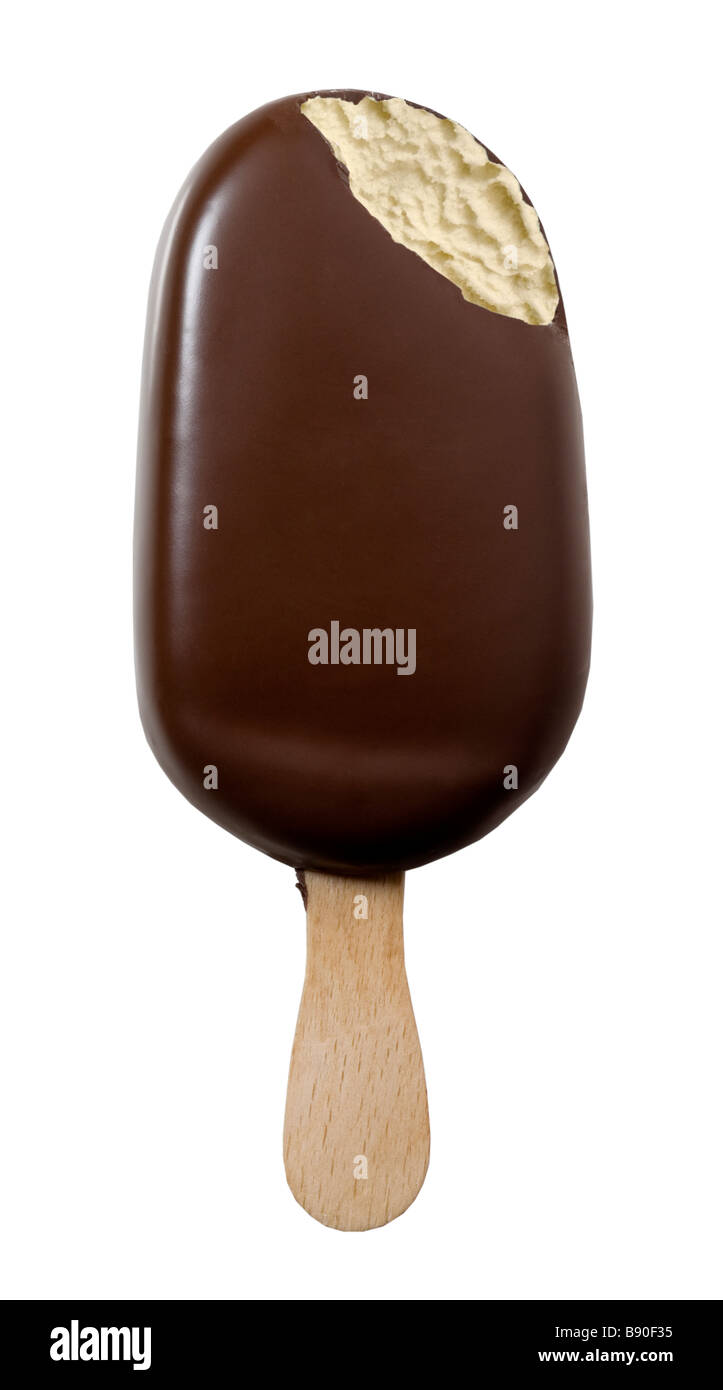 Cioccolato e gelato alla vaniglia su un bastone di legno Foto Stock