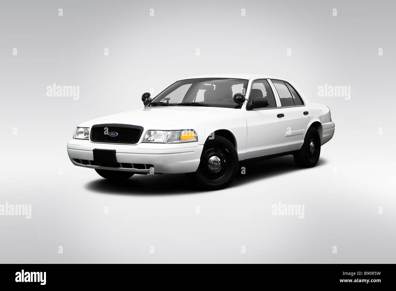 2009 Ford Crown Victoria POLICE INTERCEPTOR in bianco - Vista anteriore angolare Foto Stock