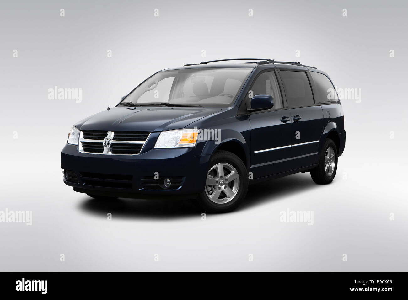 2009 Dodge Grand Caravan sxt in blu - Vista anteriore angolare Foto Stock