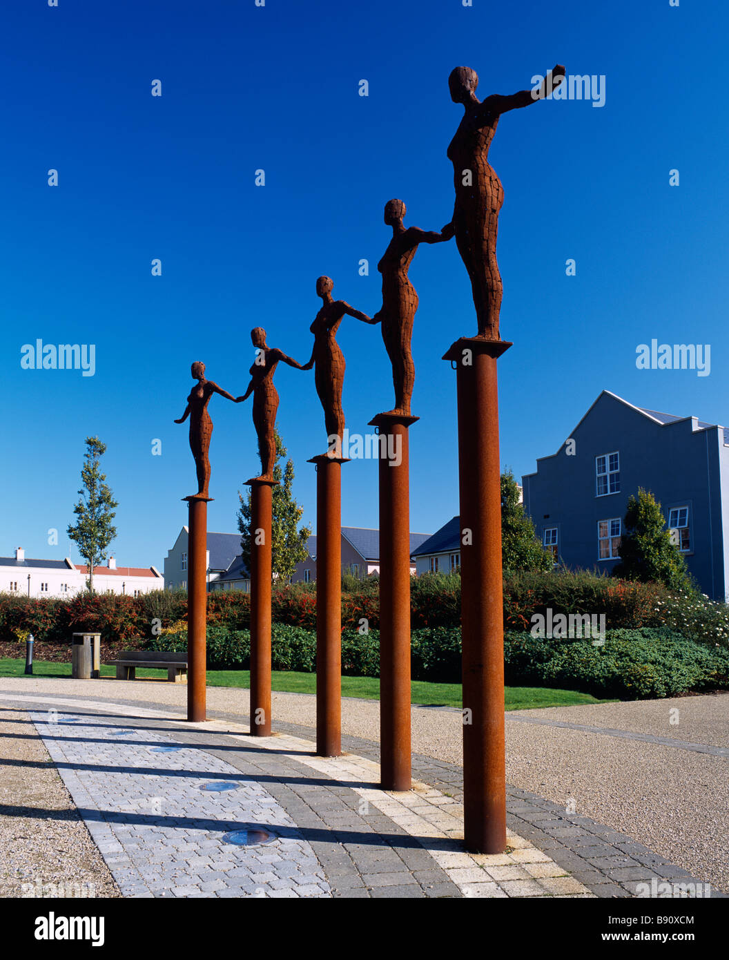 Arco di Angeli scultura dell'artista Rick Kirby a Port Marine, Portishead, Somerset, Inghilterra. Foto Stock