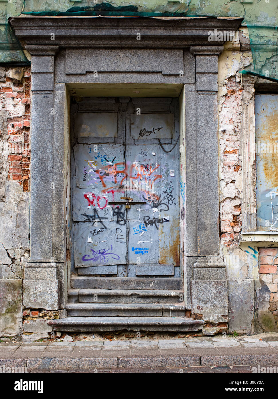 Una casa per essere demolita la Lettonia. Foto Stock