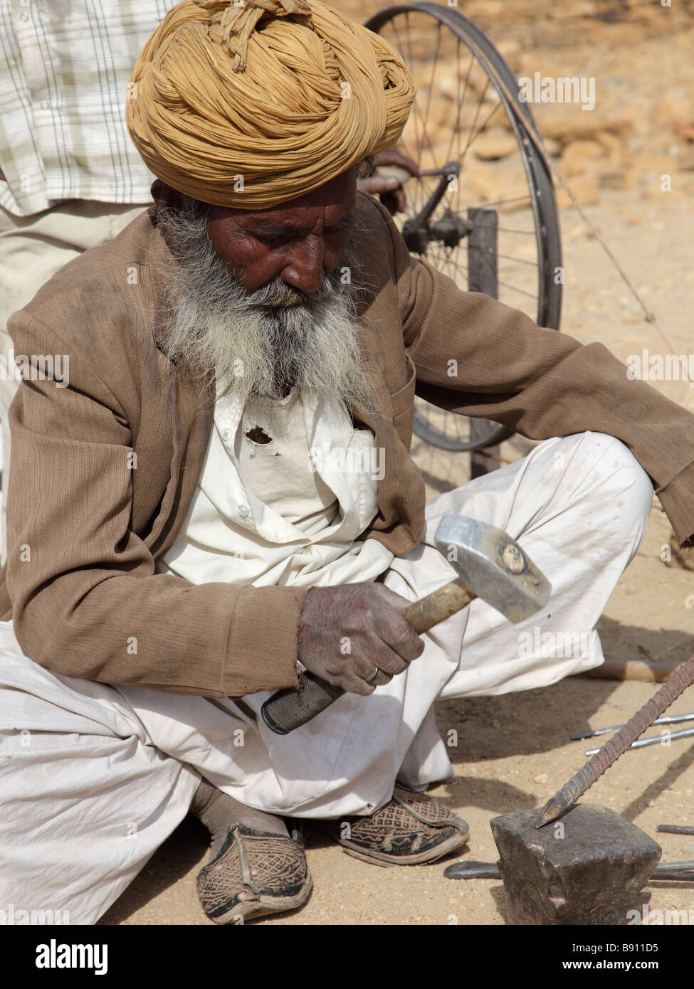 India Rajasthan Jaisalmer fabbro al lavoro Foto Stock