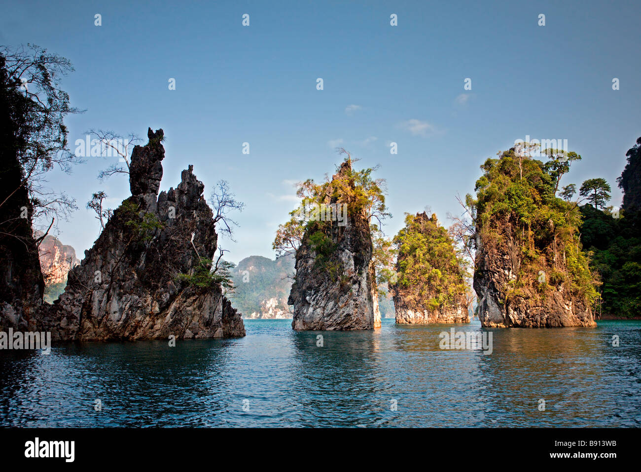 Nel sud della Thailandia: Khao Sok National Park: Chieow Laan lago: "Gui-Lin della Tailandia " Foto Stock