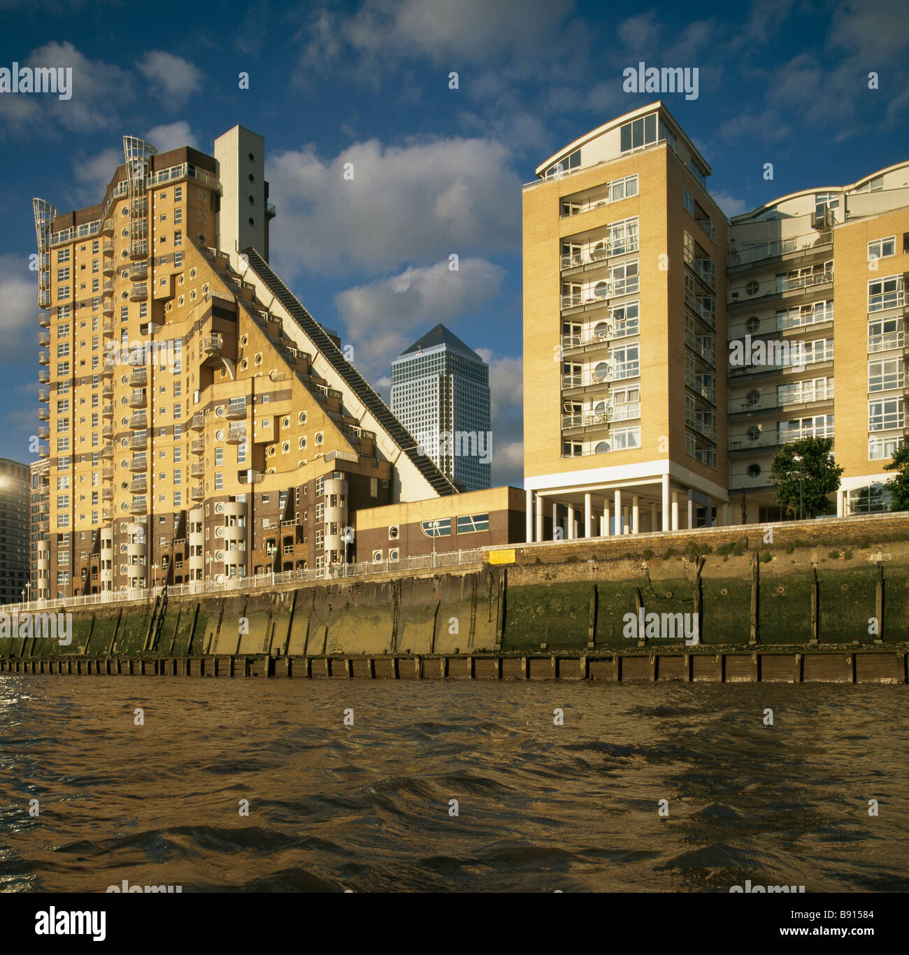 Docklands Londra Cascades housing project Foto Stock