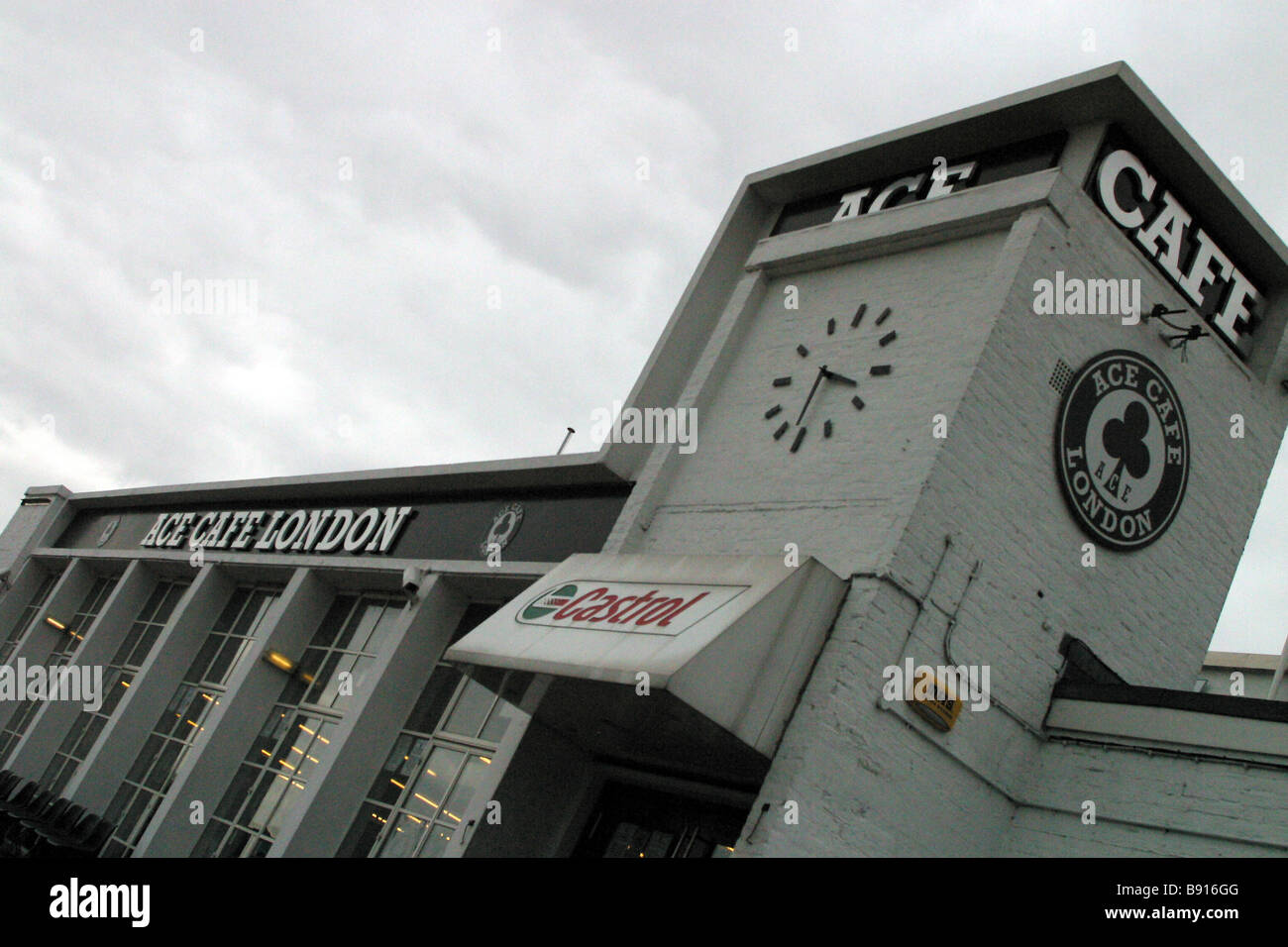 Ace cafe sulla NORTH CIRCULAR RD WEST London Foto Stock