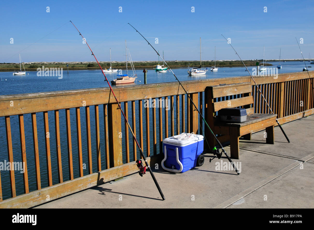 Attrezzi di pesca sul molo di pesca al parco del Faro Sant Agostino Foto Stock
