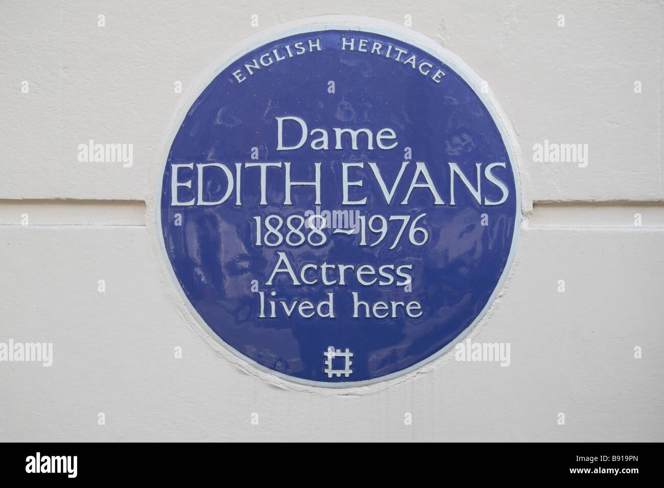 Una targa blu per l'attrice, Dame Edith Evans, Londra. Feb 2009 Foto Stock