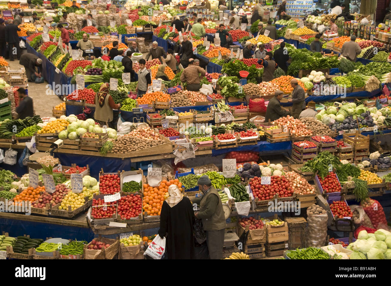 Vegetali e mercato della frutta a Konya Turchia Foto Stock