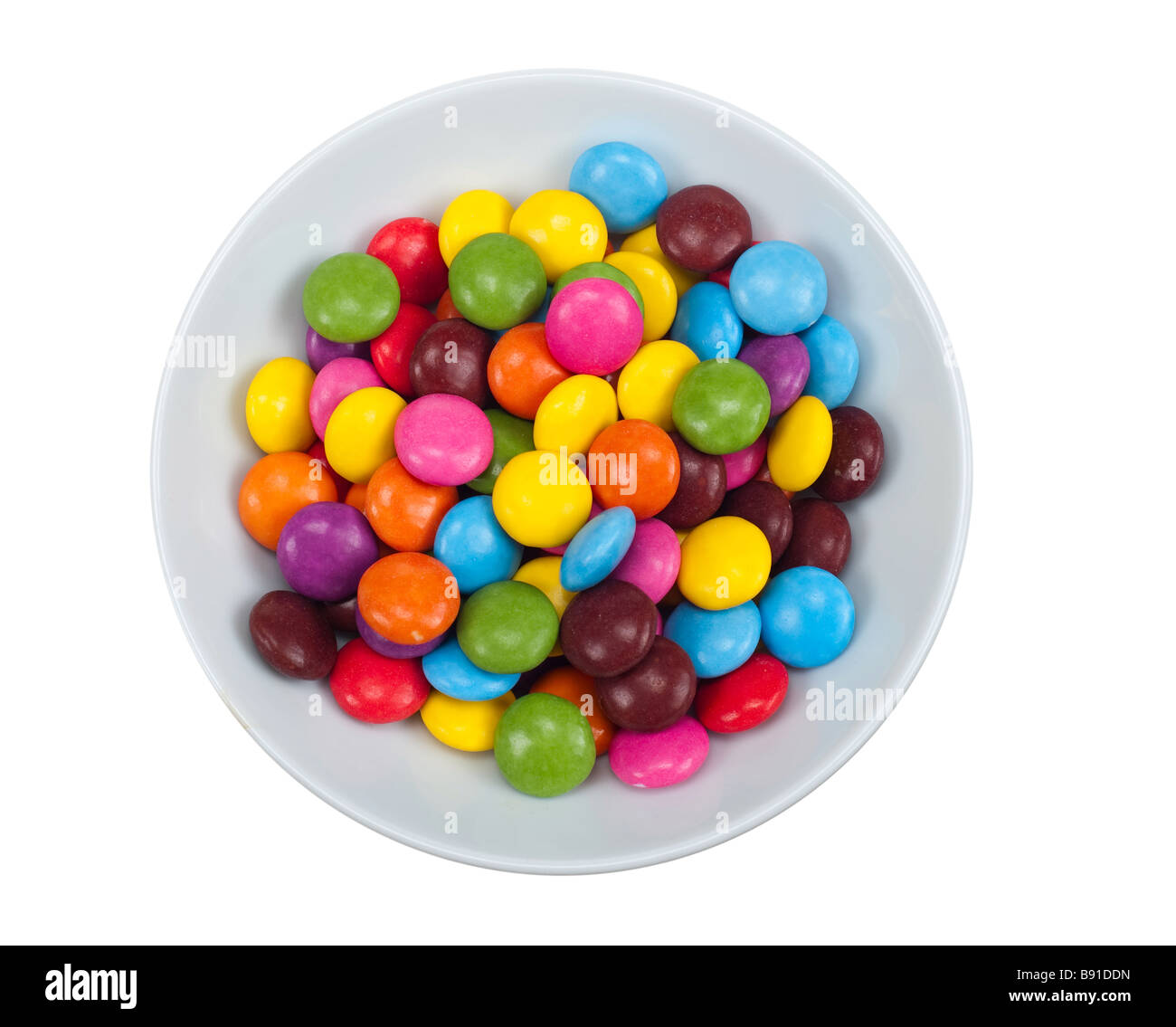 Close up di caramelle colorate in un recipiente isolato su uno sfondo bianco Foto Stock