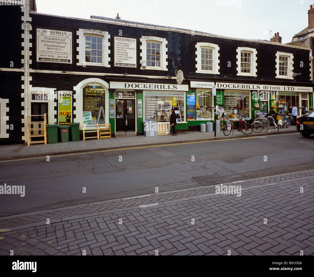 Ironmonger Dockerills shop, Brighton East Sussex, Inghilterra, Regno Unito. Foto Stock