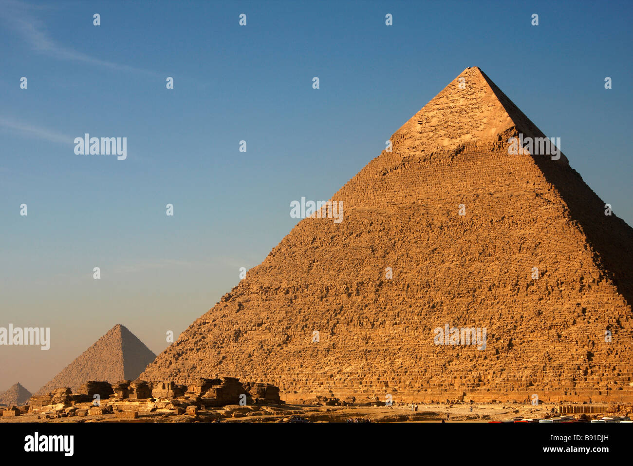 Antica egiziana Piramidi di Giza in luce del sole dorato, il Cairo, Egitto, [Nord Africa] Foto Stock