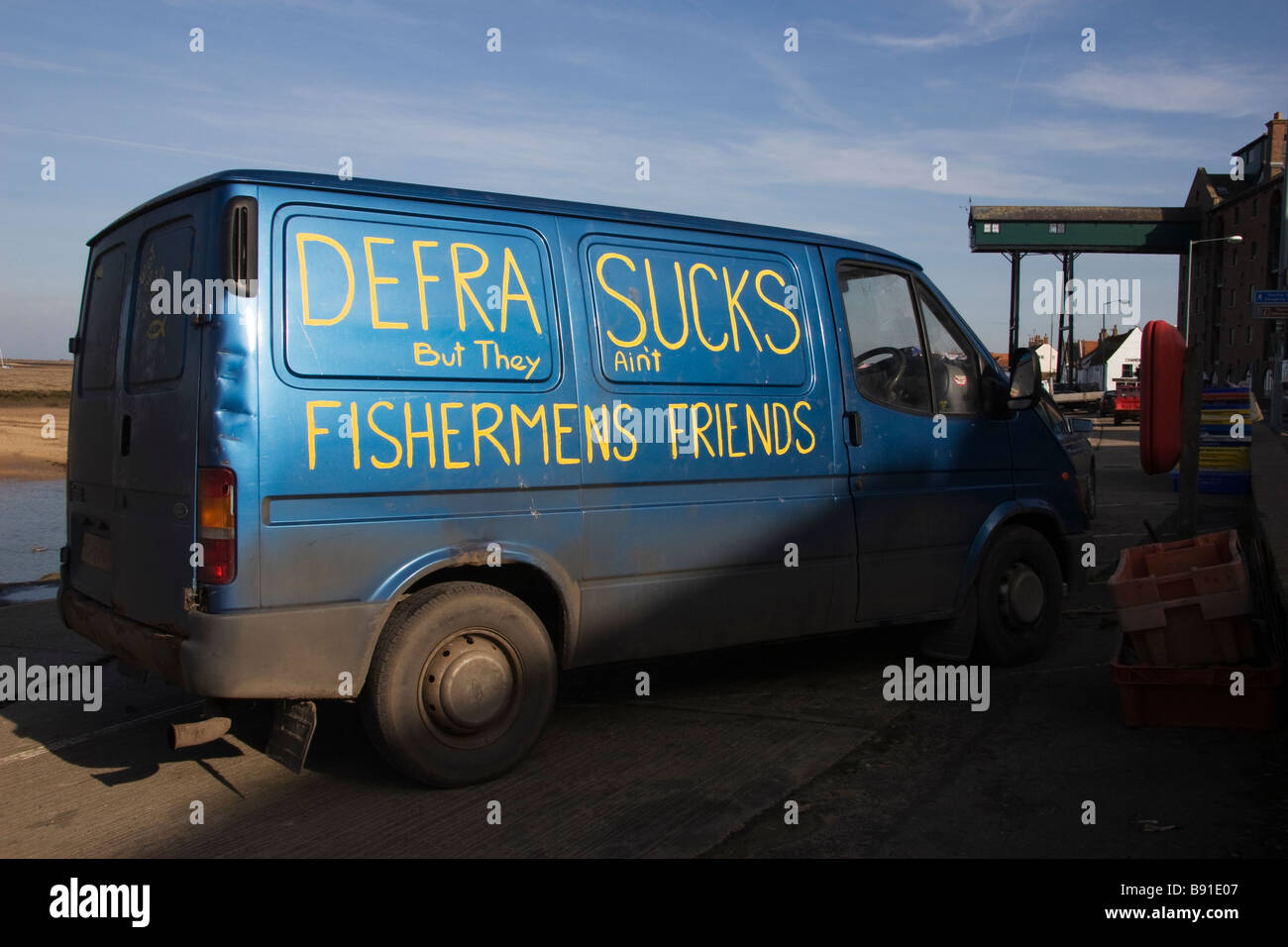 Un messaggio spiritoso su un fishermans van in 'pozzetti accanto al mare", Norfolk, Inghilterra, Regno Unito. Foto Stock