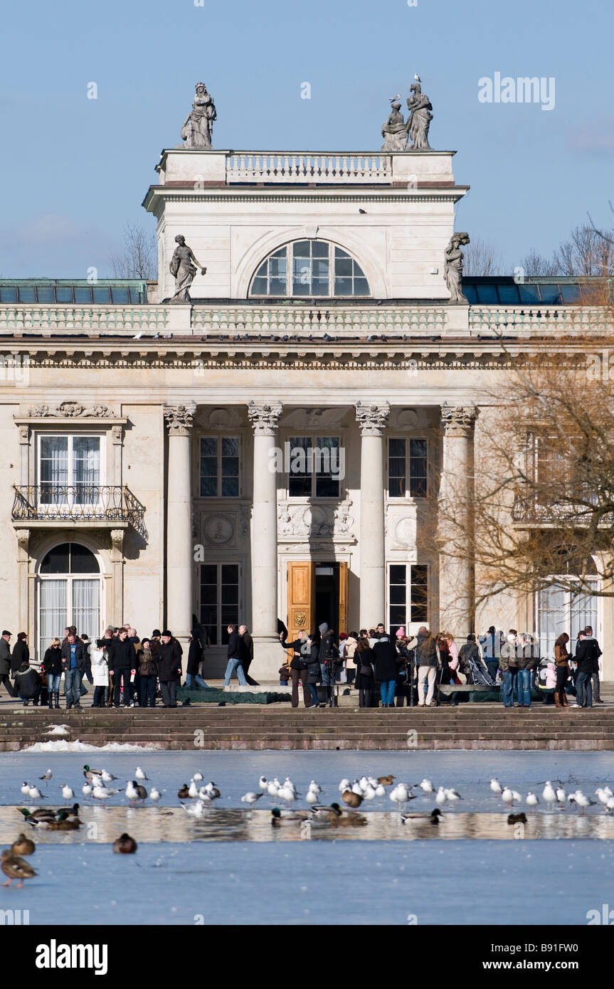 Palazzo sull'isola nel Parco Reale di Lazienki d'inverno. Varsavia, Polonia. Foto Stock