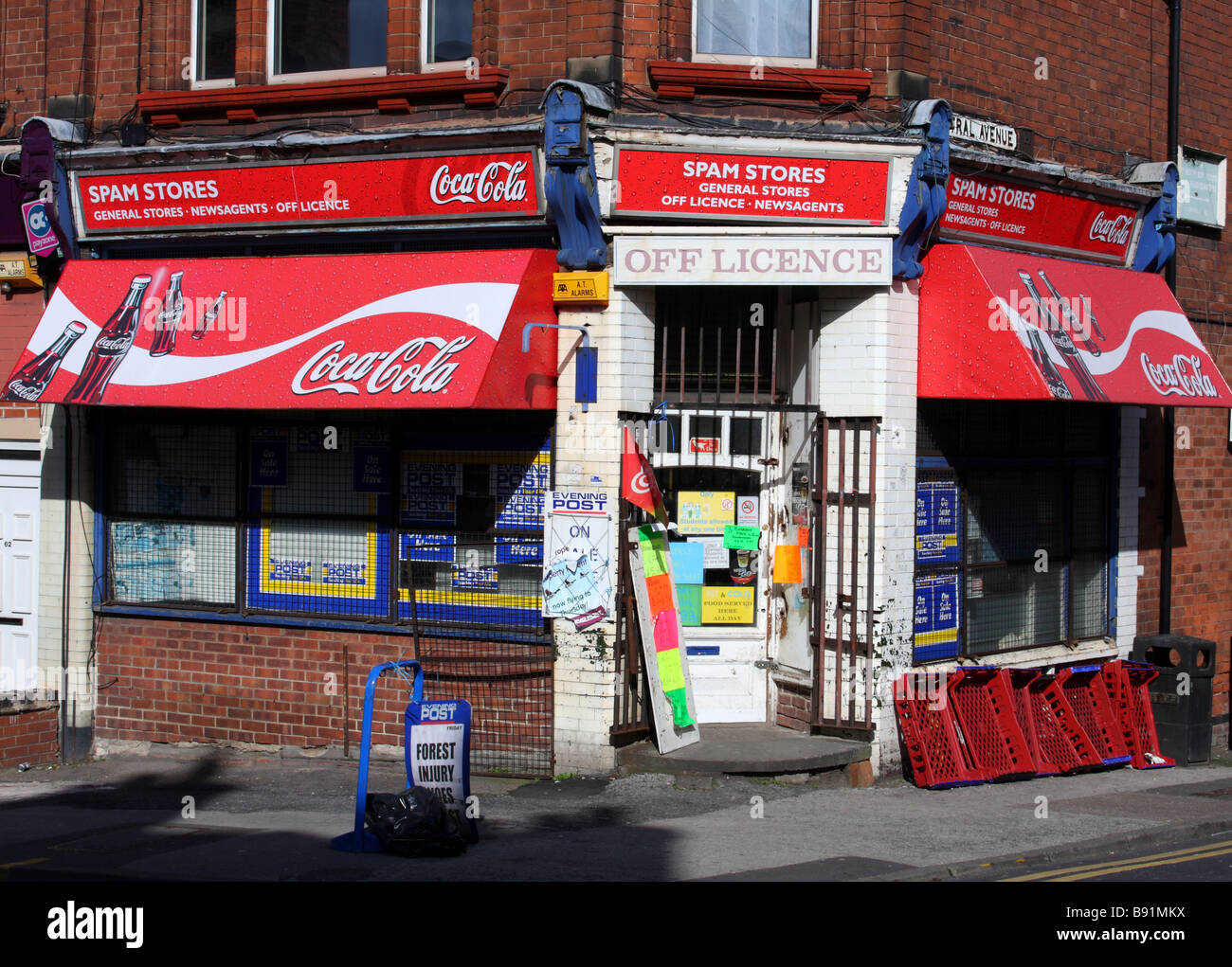 Un angolo shop in Basford, Nottingham, Inghilterra, Regno Unito Foto Stock