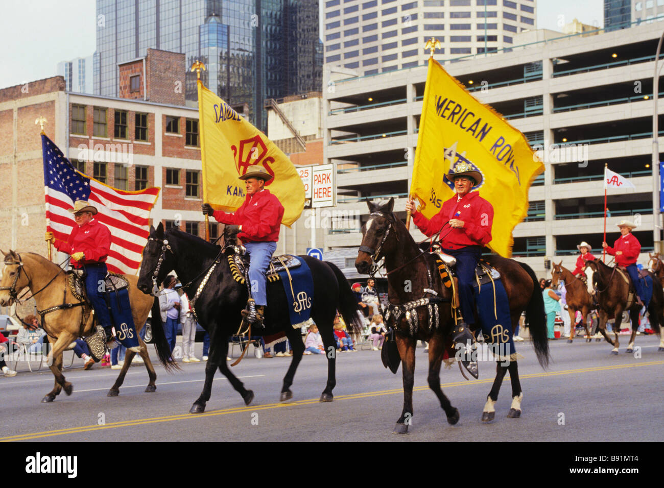 Uomini a cavallo sfilano in American Royal Parade. Kansas City, Missouri, Stati Uniti d'America. Foto Stock