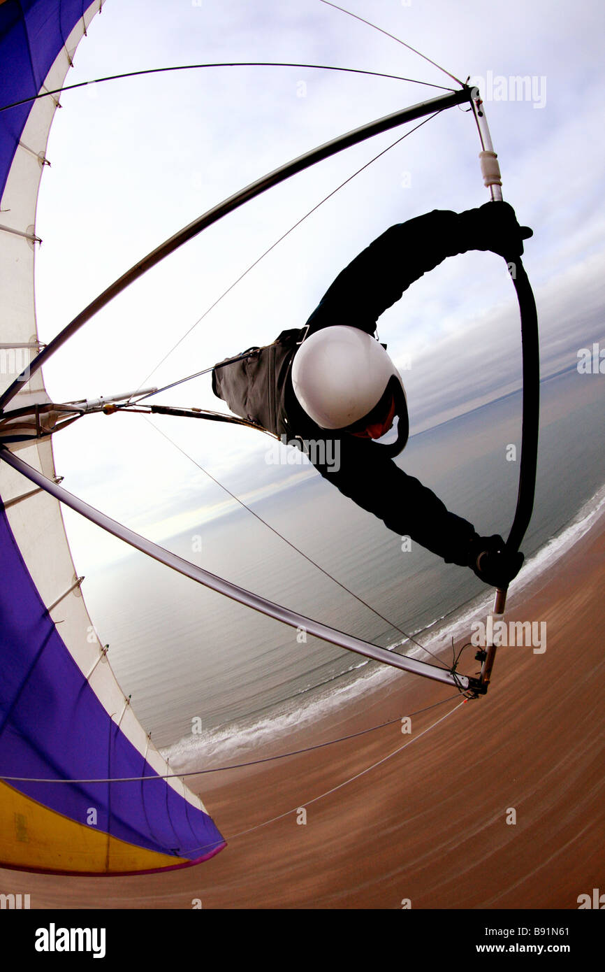 Deltaplano in volo shot Rhossili Wales UK Foto Stock