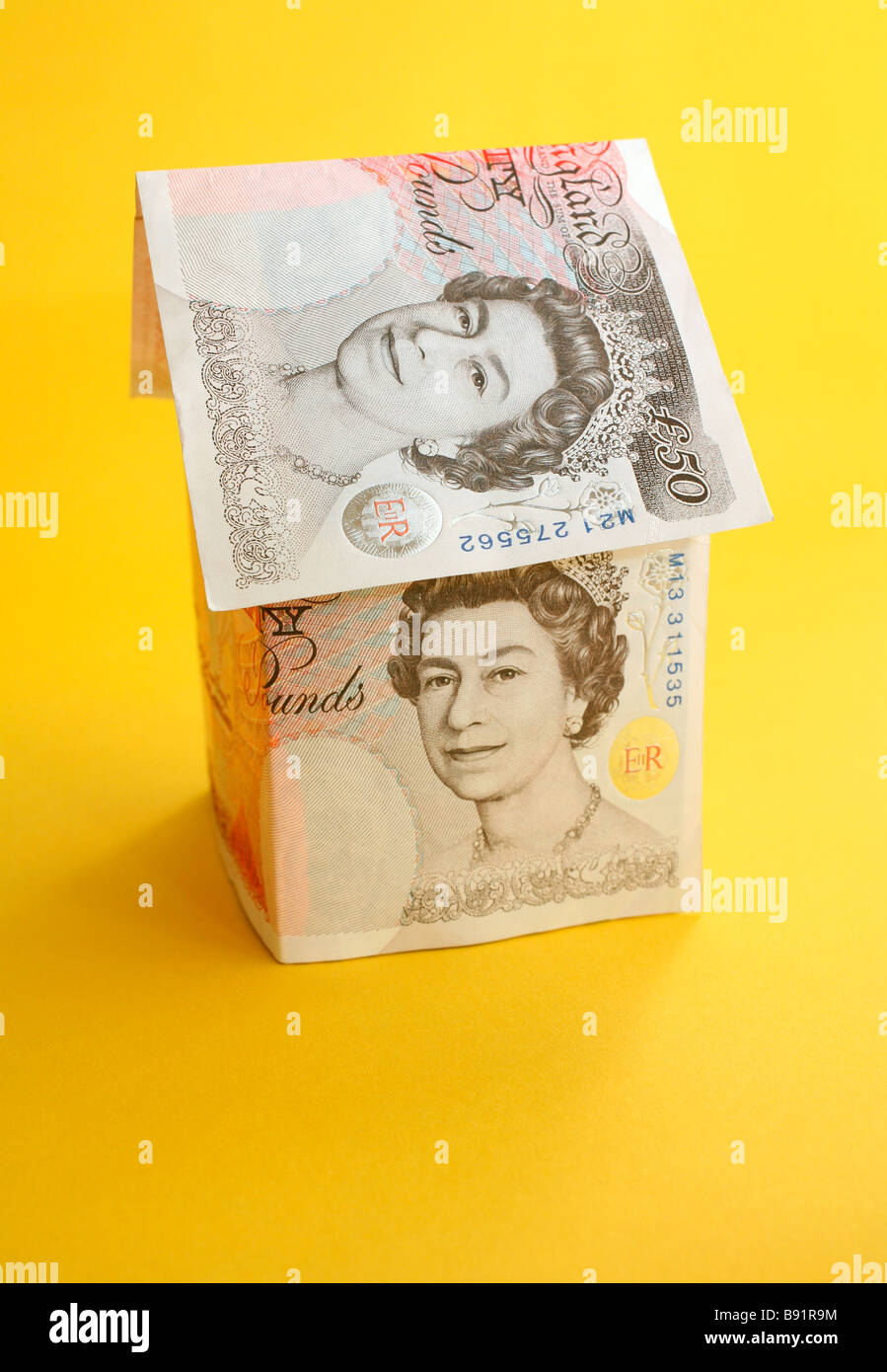 Casa fatta di £50 banconote Foto Stock