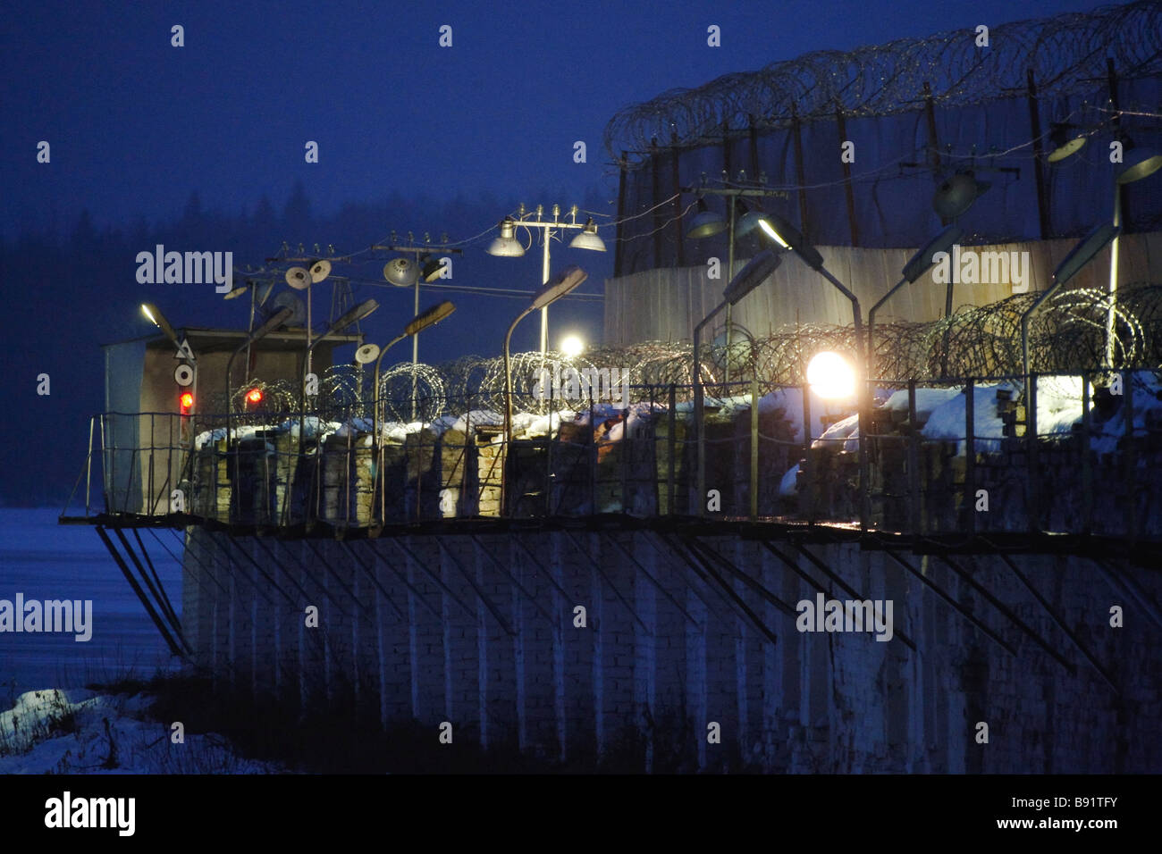 Perimetro Di Sicurezza Del Penitenziario N 5 Per I Detenuti Servire La Vita Frasi Sul Fiery Ognenny Isola Nella Regione Di Vologda Foto Stock Alamy