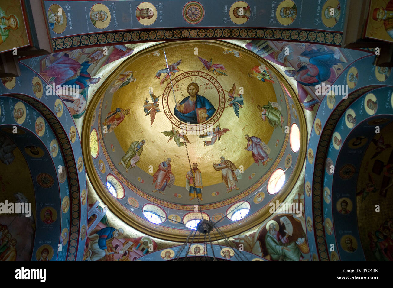 Cristo Pantocratore in una cupola della Chiesa greco-ortodossa dei dodici apostoli a Cafarnao, presso il mare di Galilea nel nord di Israele Foto Stock