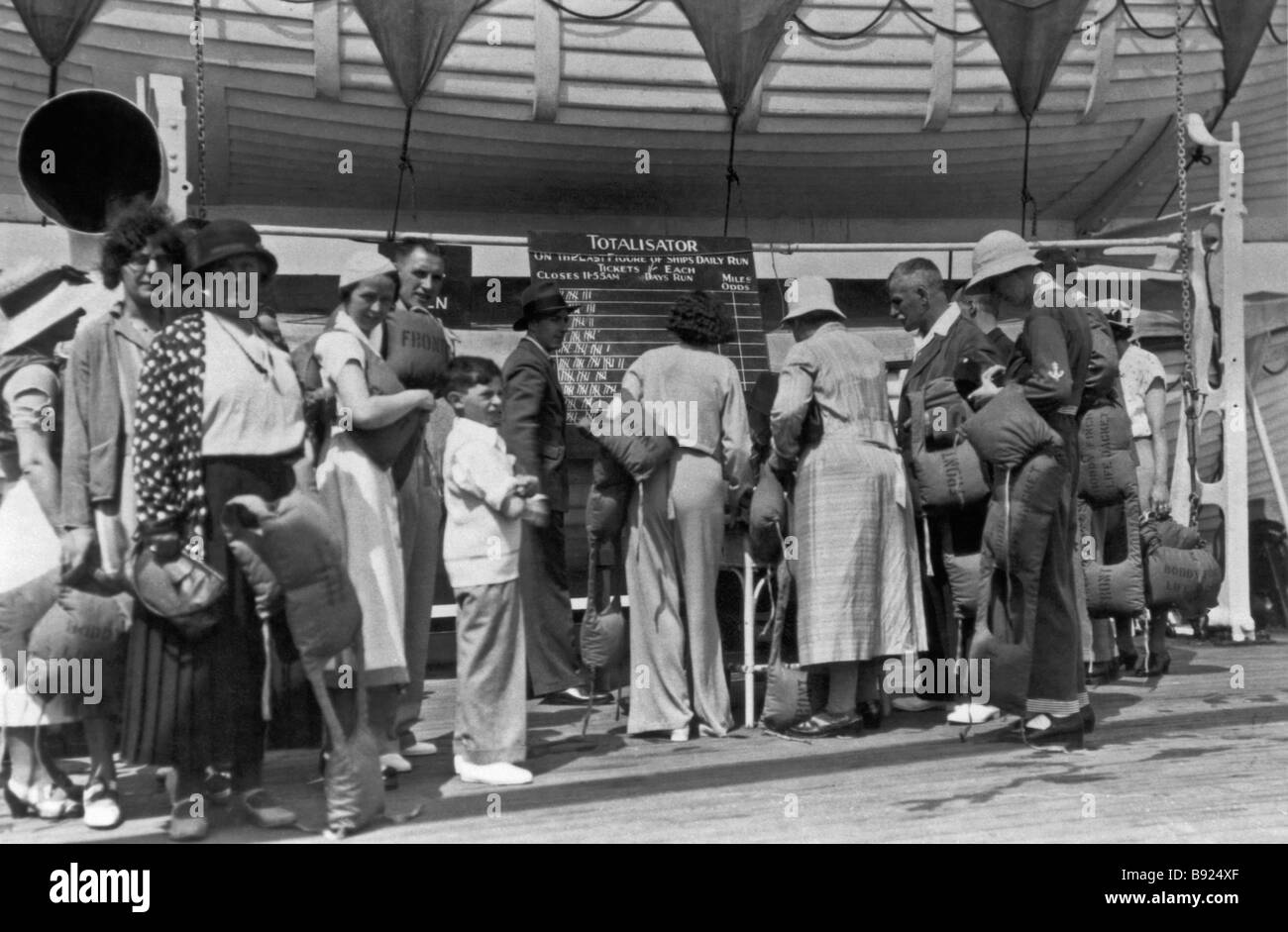 Gioco di scommesse a bordo di una nave passeggeri negli anni trenta del novecento Foto Stock