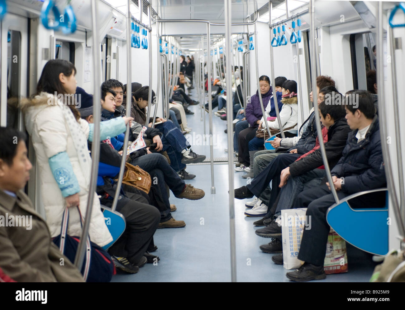 Interno del nuovo carrello della metropolitana sulla metropolitana di Pechino in Cina Foto Stock